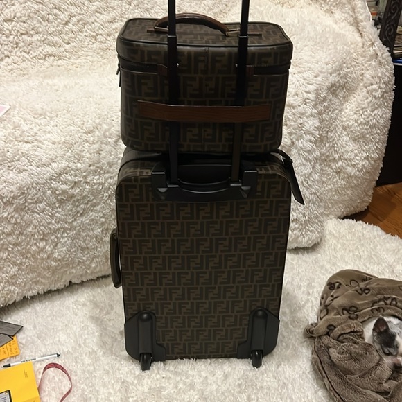Fendi travel makeup / Train case - Picture 14 of 15